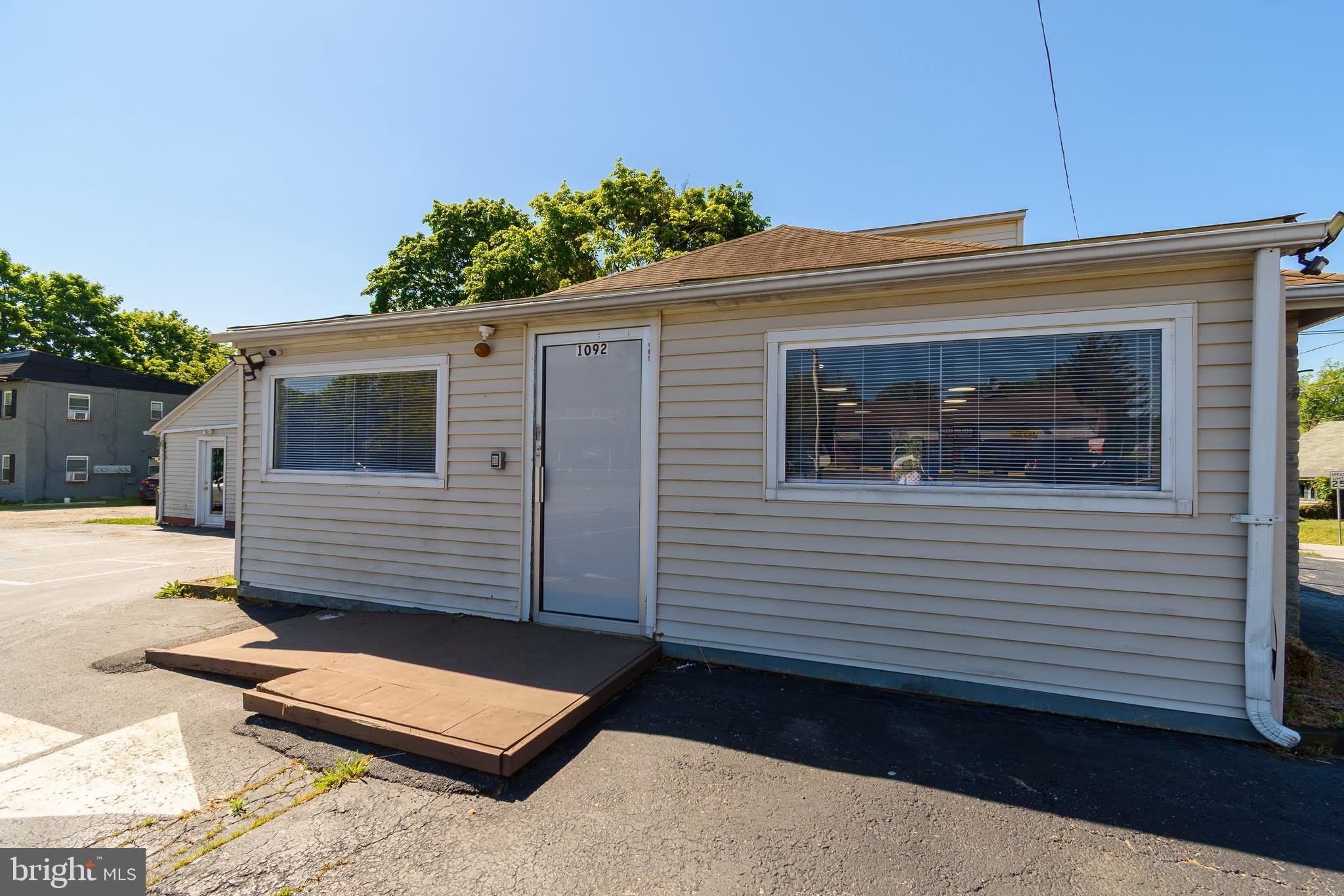 1092 W Lincoln Highway – photo 4