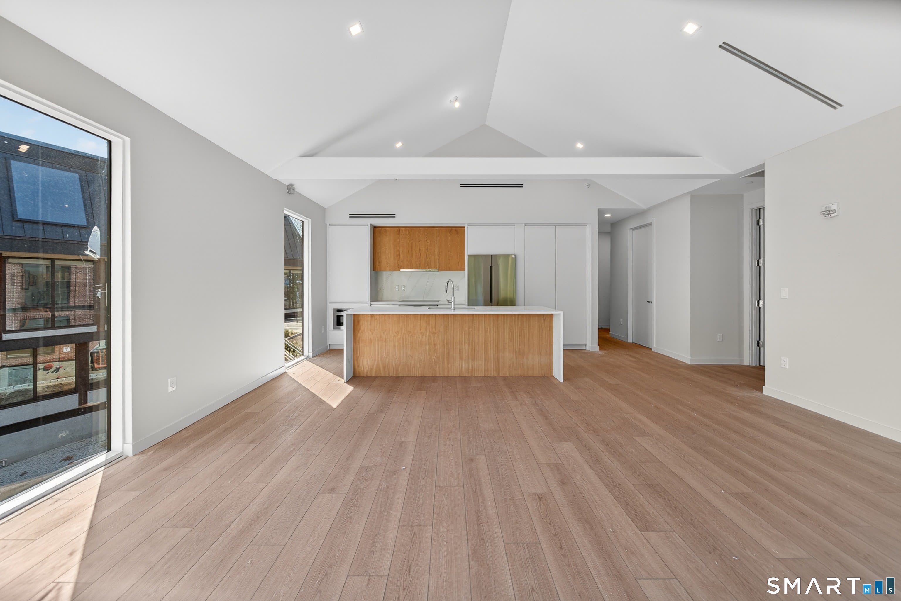 253 Riverside Avenue – photo 5