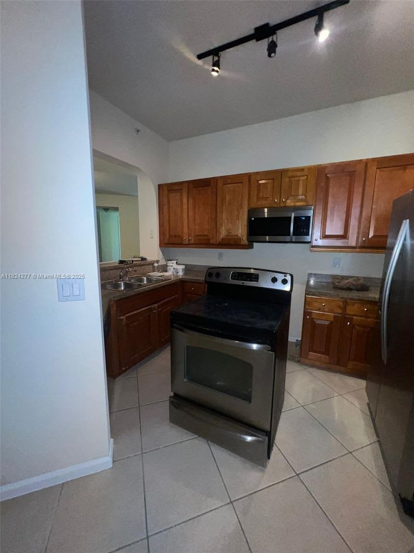3500 Oaks Clubhouse Drive 207, Pompano Beach, FL 33069 – photo 1
