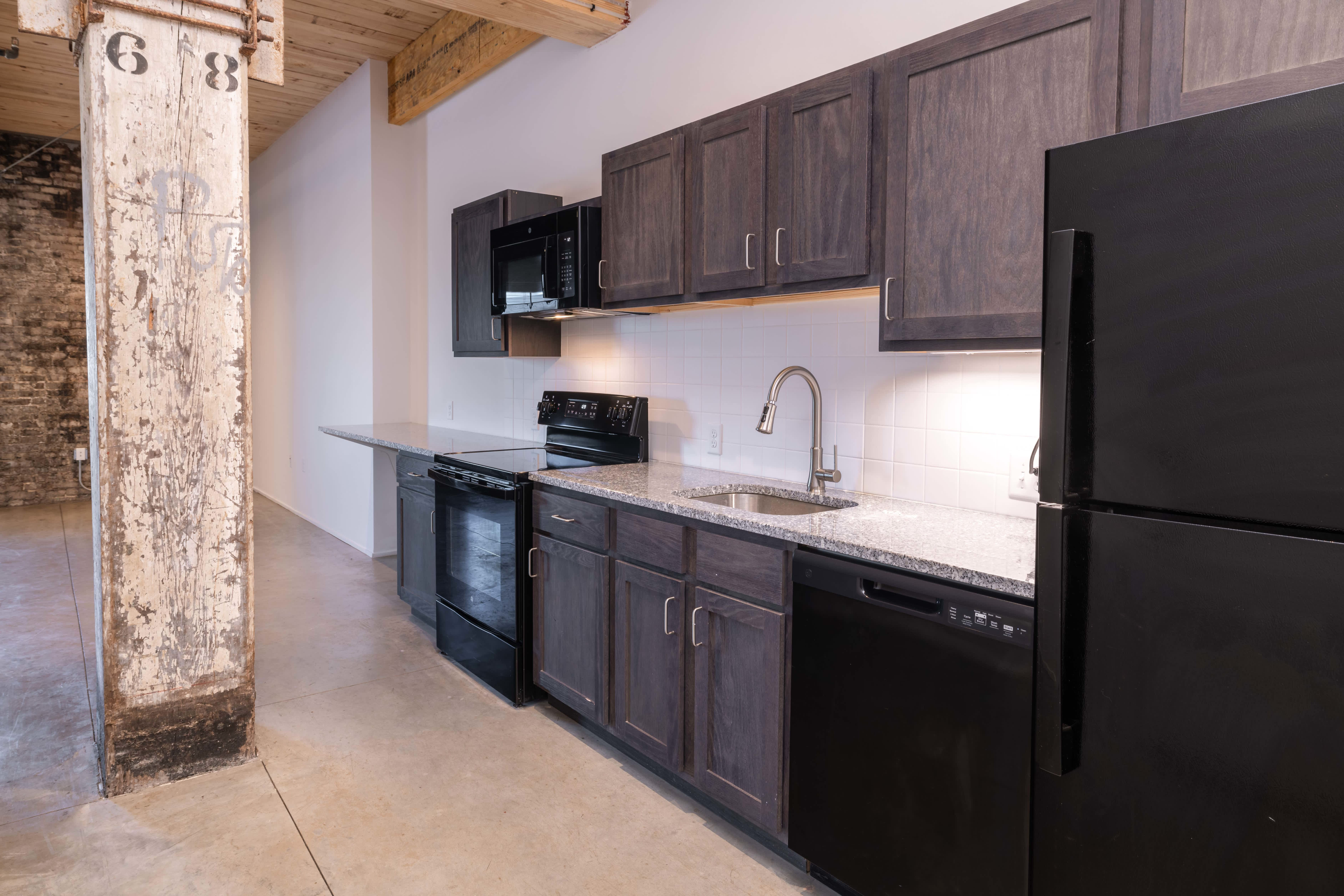 99 Front – photo 2
