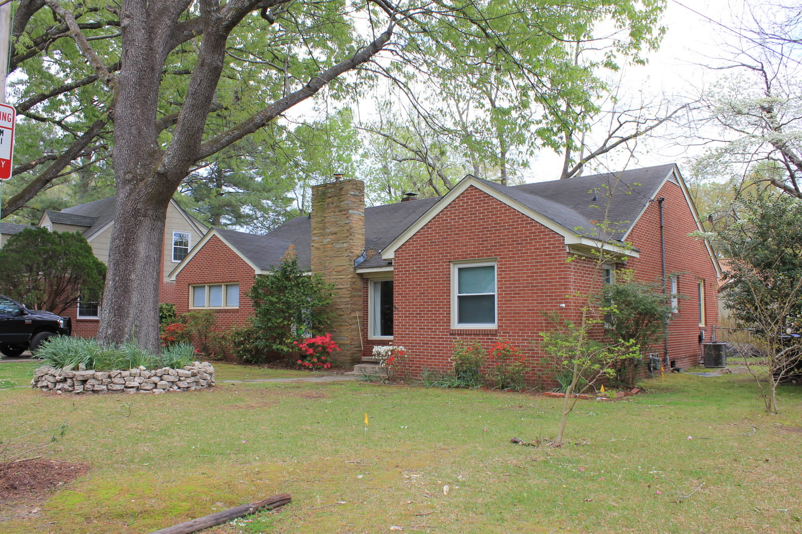 Great home for 4 or 3 people! Fenced in backyard! – photo 2