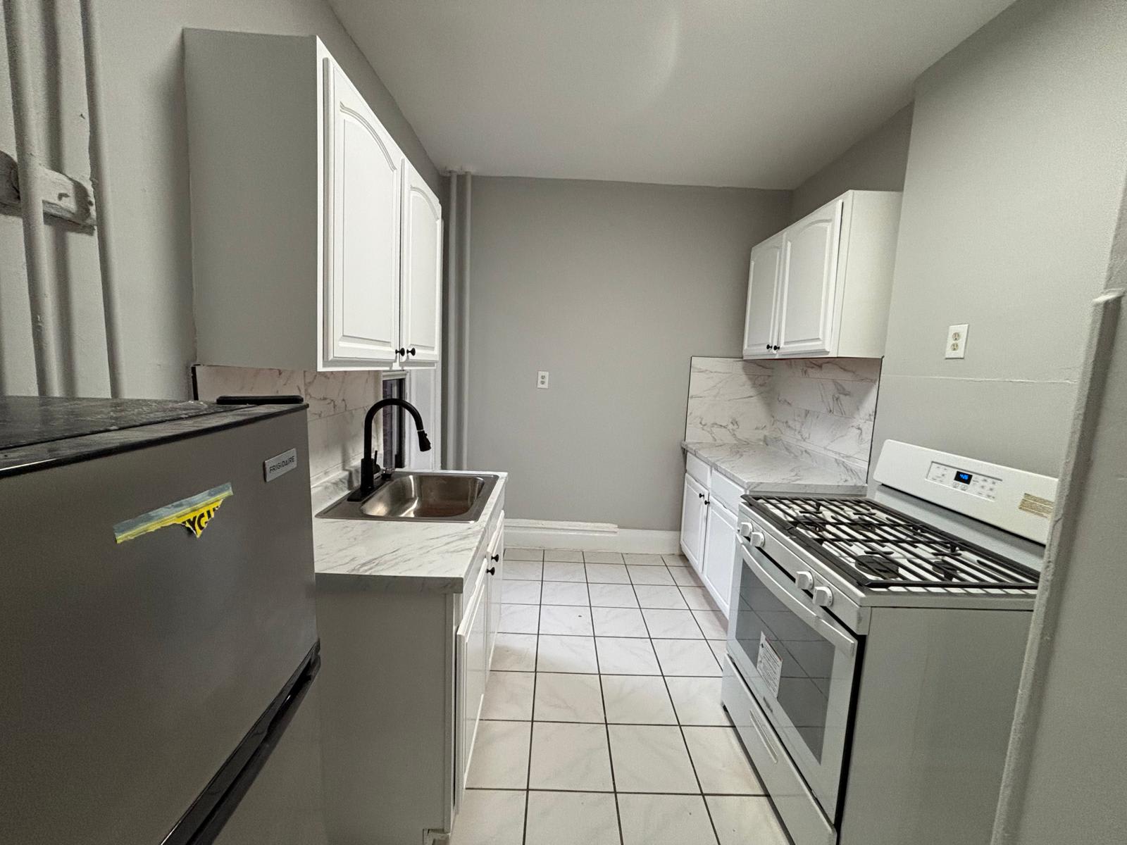 242 Claremont Ave – photo 2