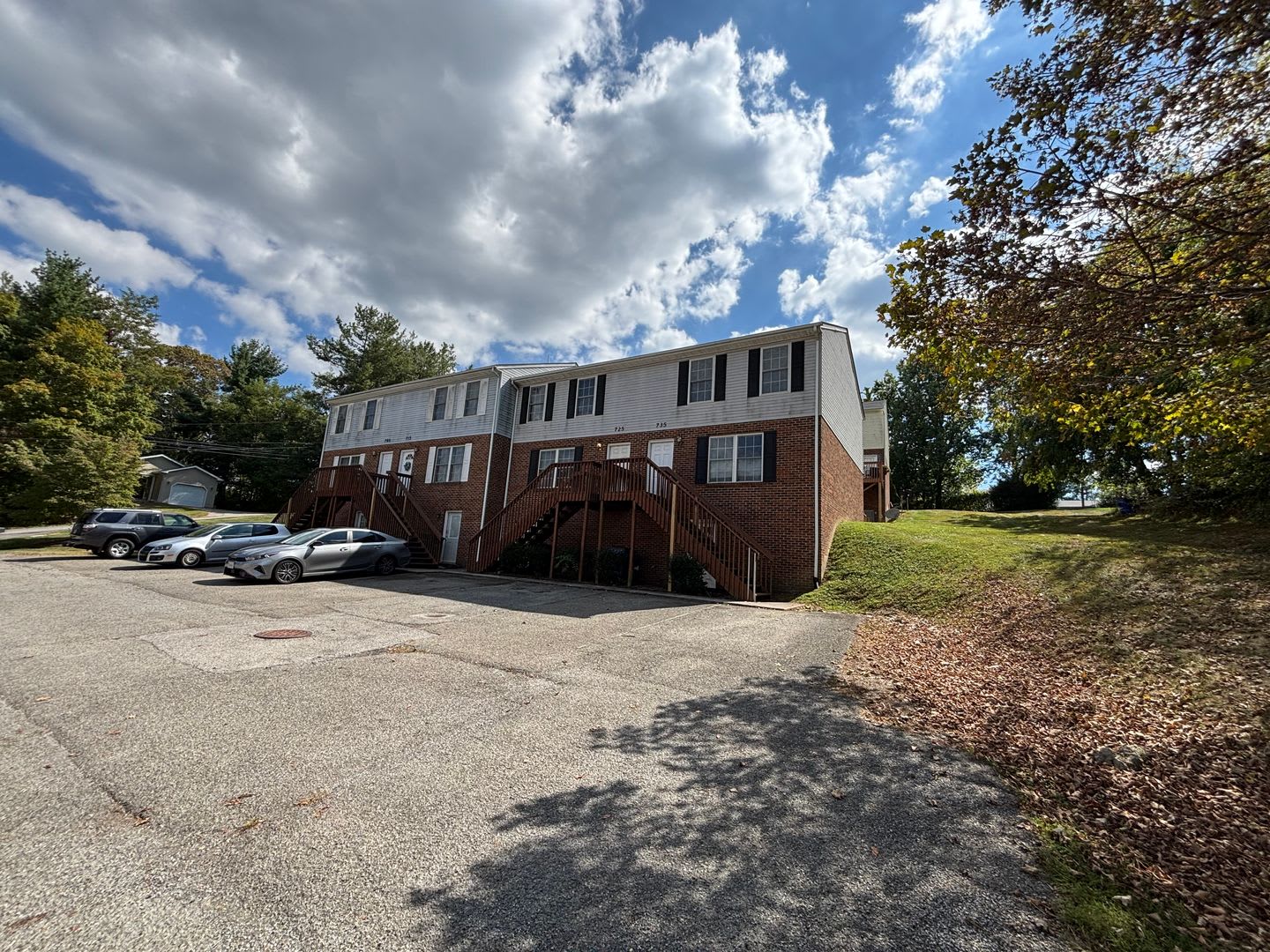 2 Bedroom, 1.5 Bath Townhouse – photo 1