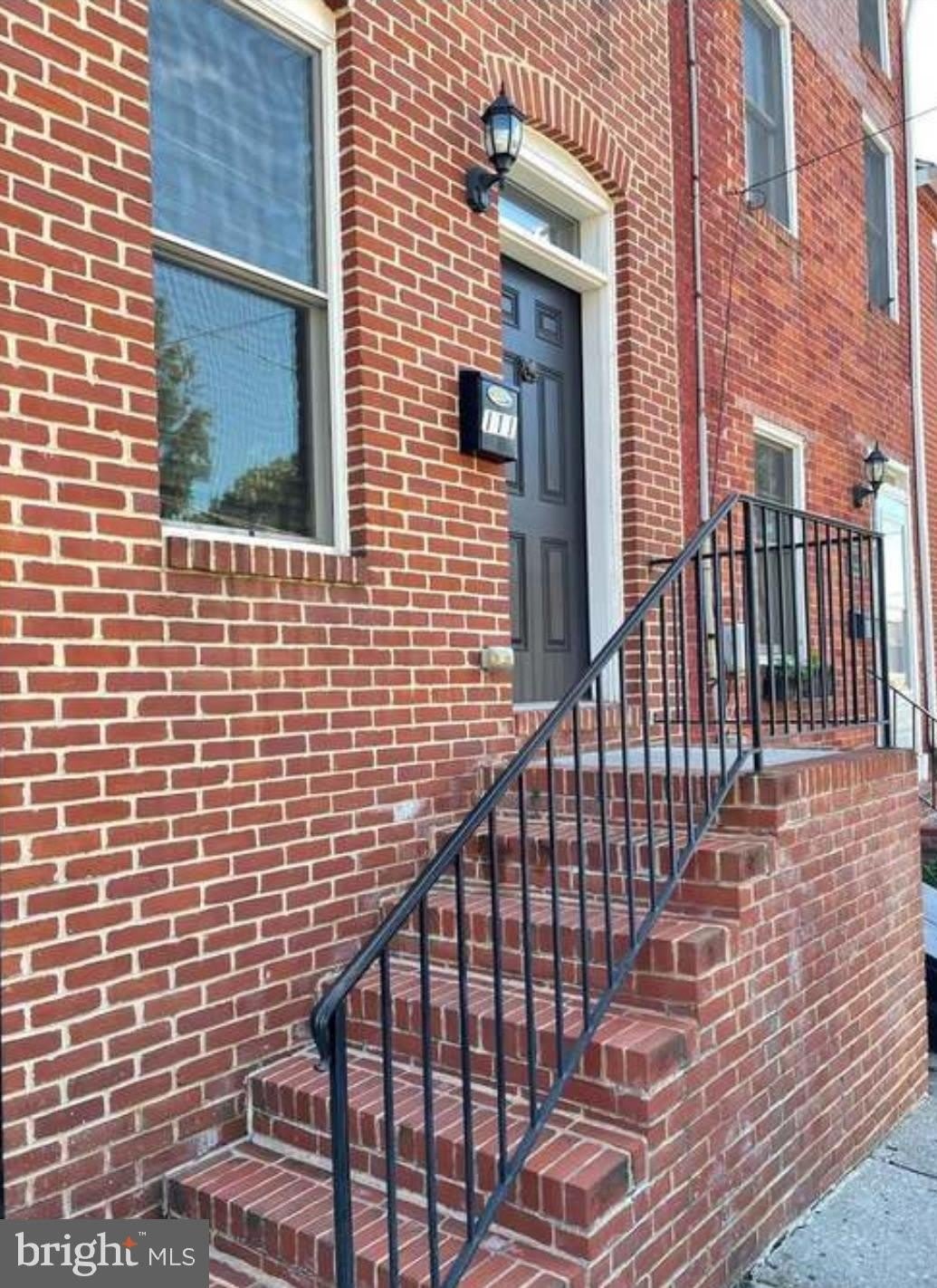 111 E Cross Street – photo 1