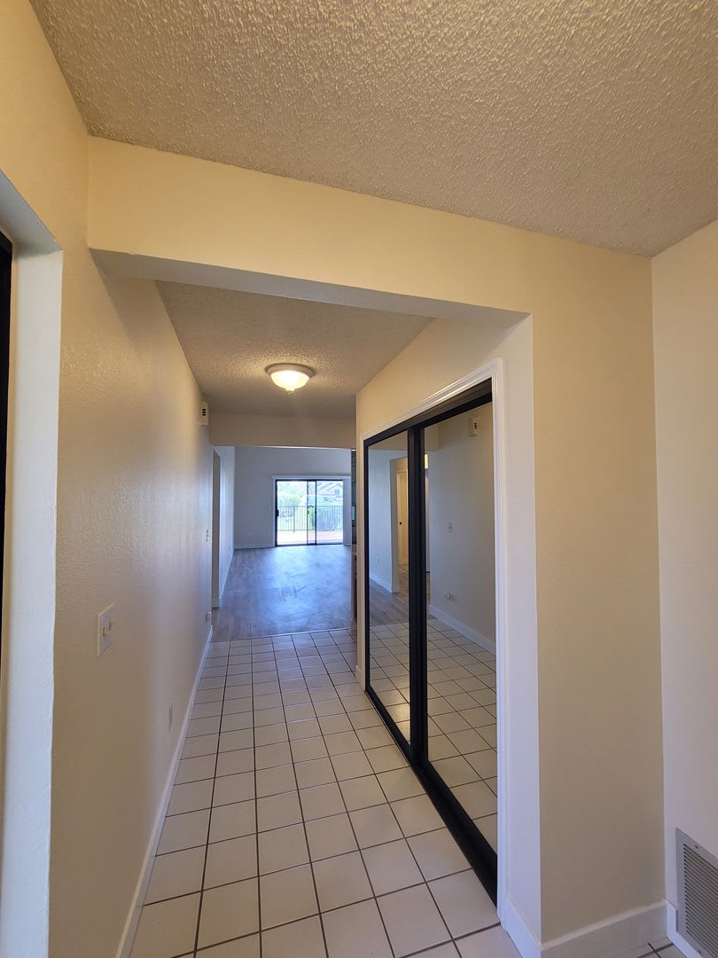 Open Airy 3 Bed Home With Private Patio In Discovery Bay – photo 2