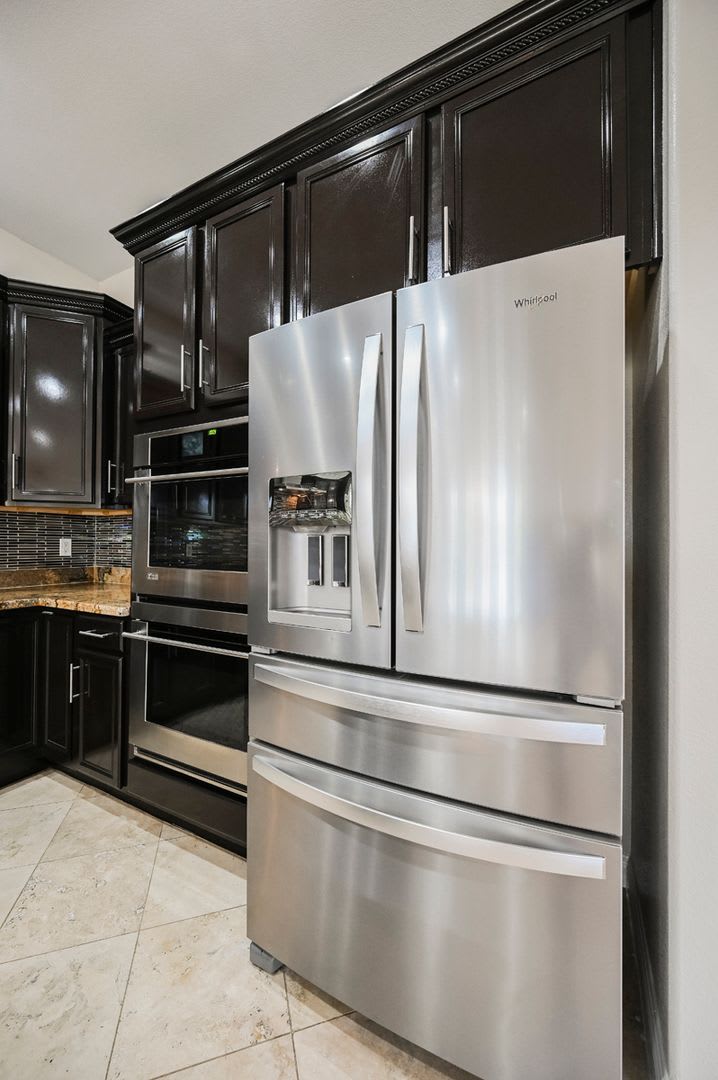 This Exquisite, 4 Bedroom Single Story Home Is Located In The Highly Desirable Red Rock Community. – photo 2