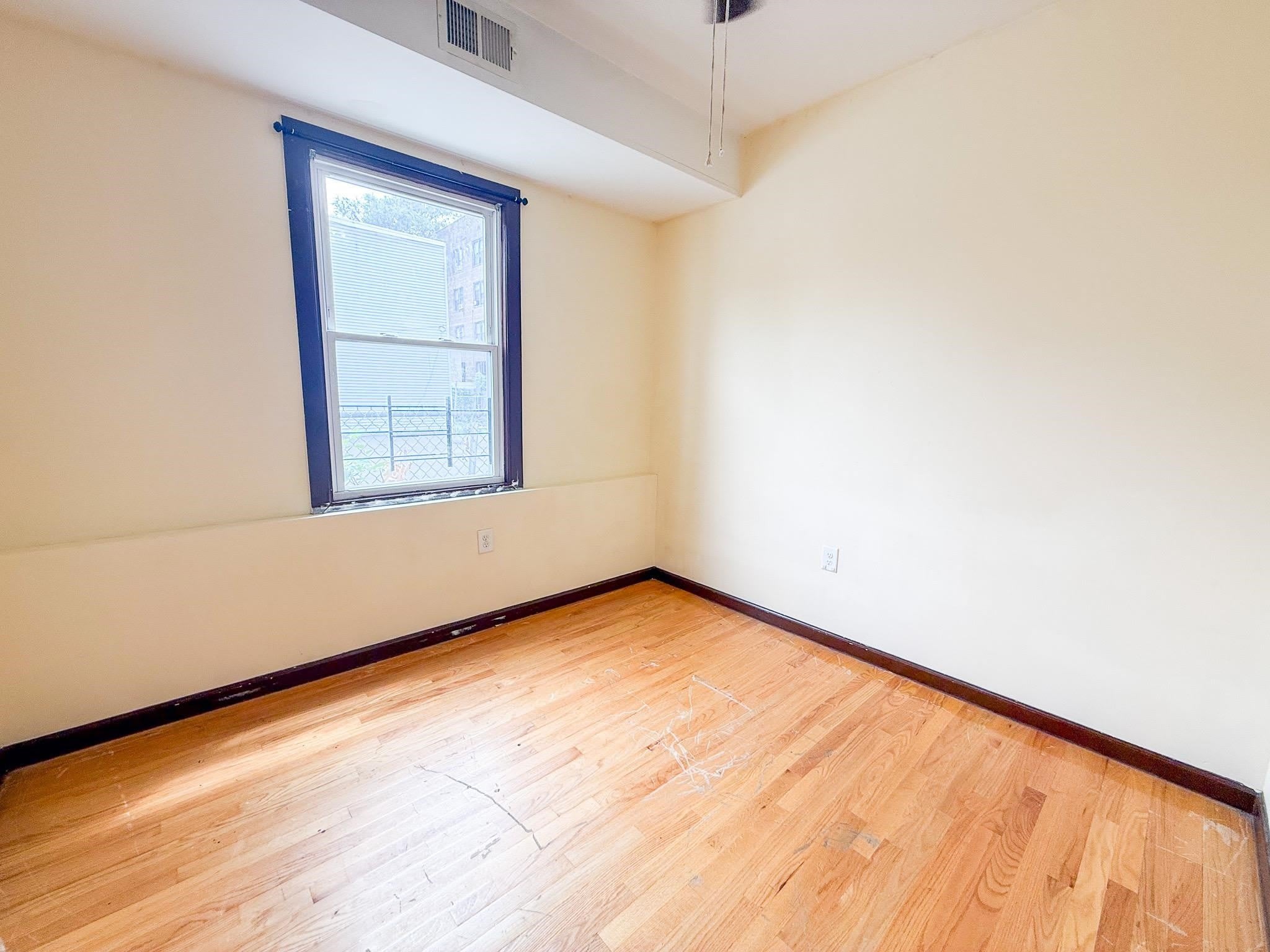 107 Oxford Ave – photo 5