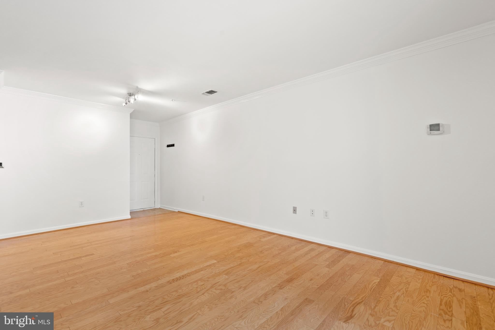 4525 Superior Square – photo 5