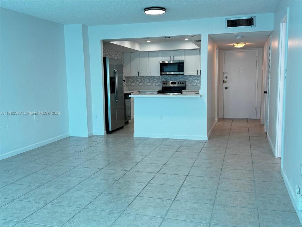 18071 Biscayne Blvd – photo 3