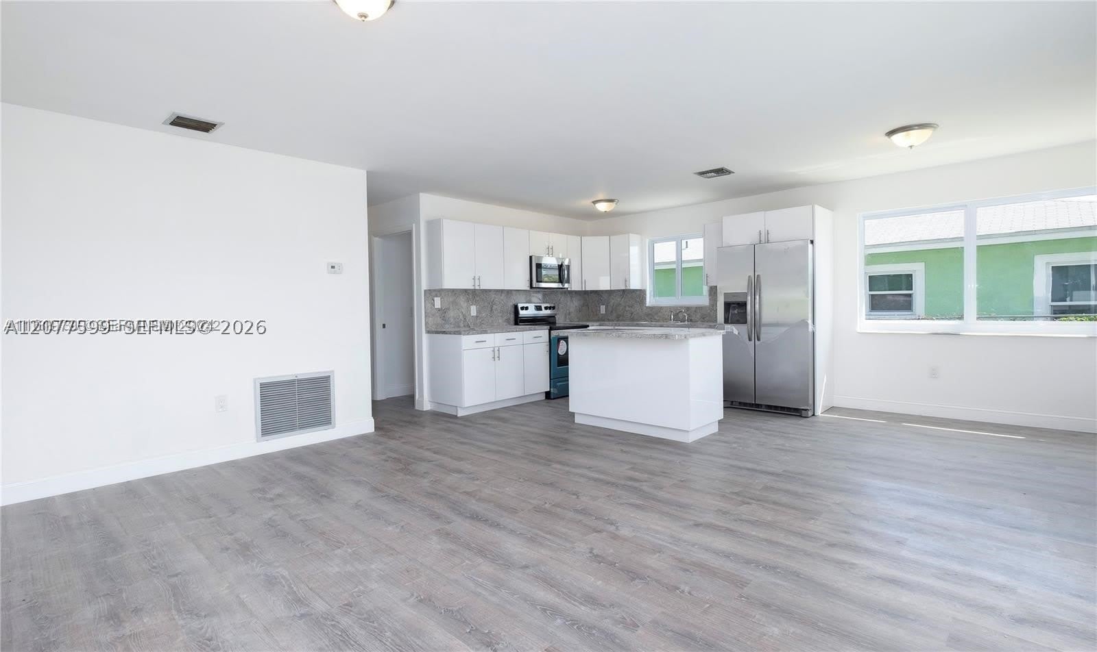 1933 NW 2nd Ct – photo 2