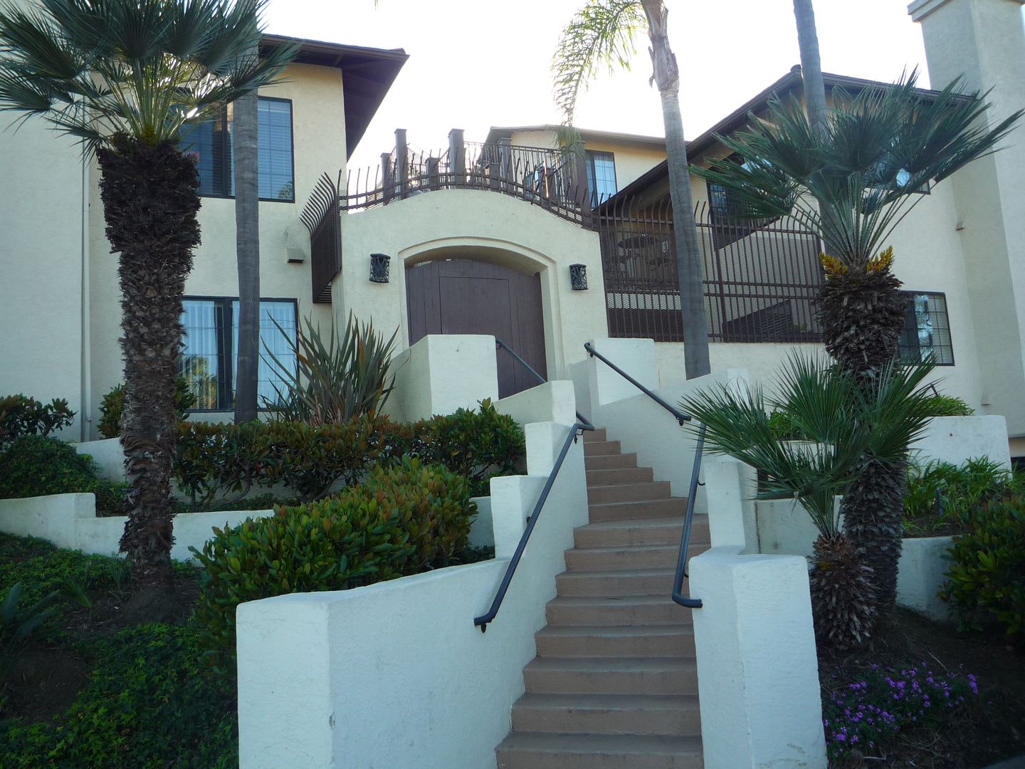 Upgraded Corner Condo with Lagoon View – photo 2