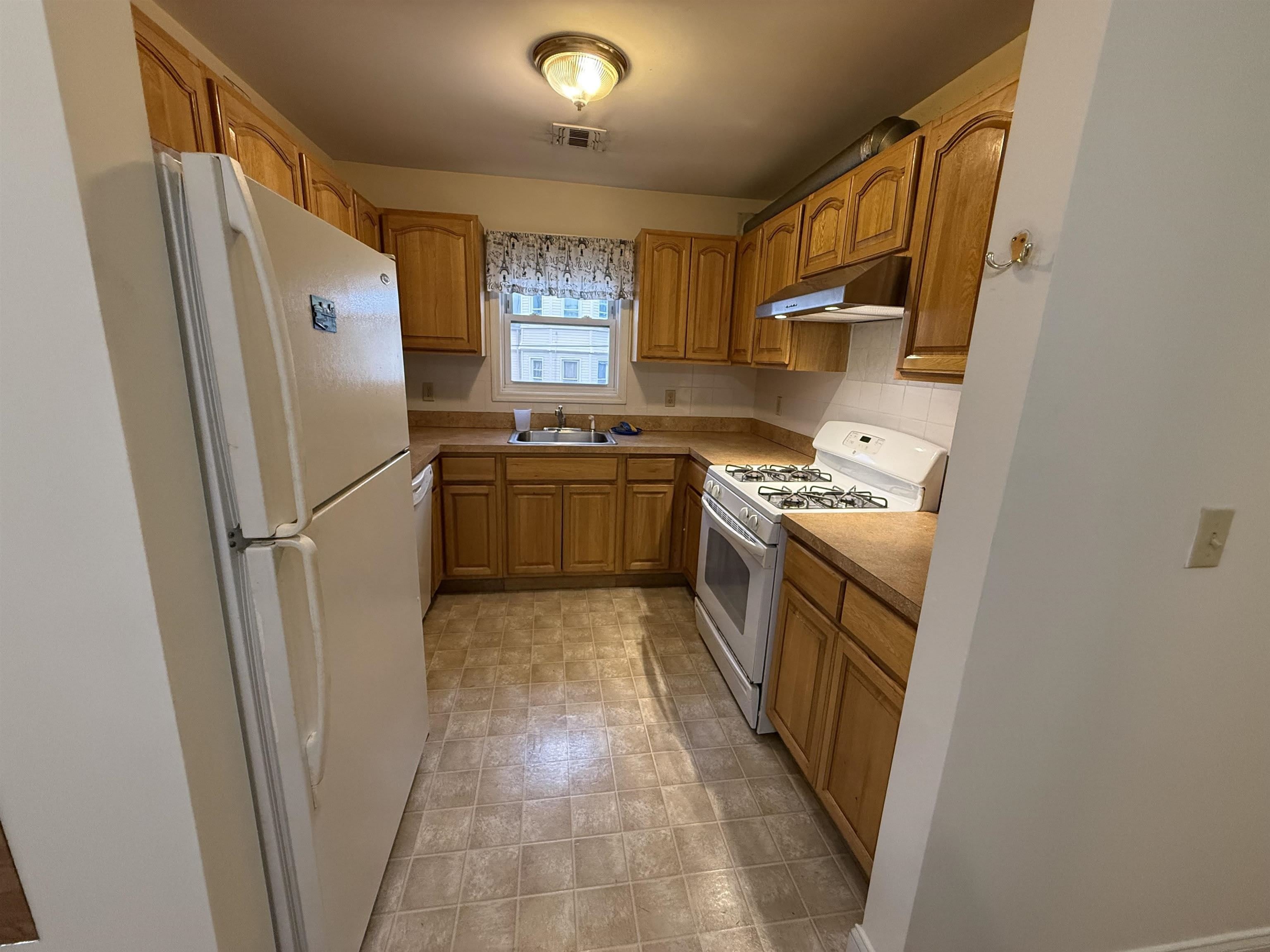 408 ELLISON ST – photo 3