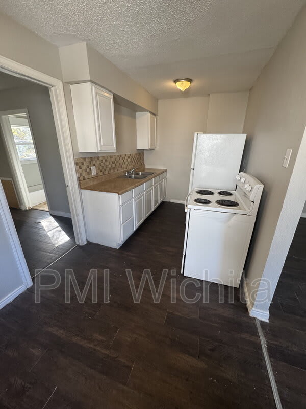2513 East 9th Street North – photo 3