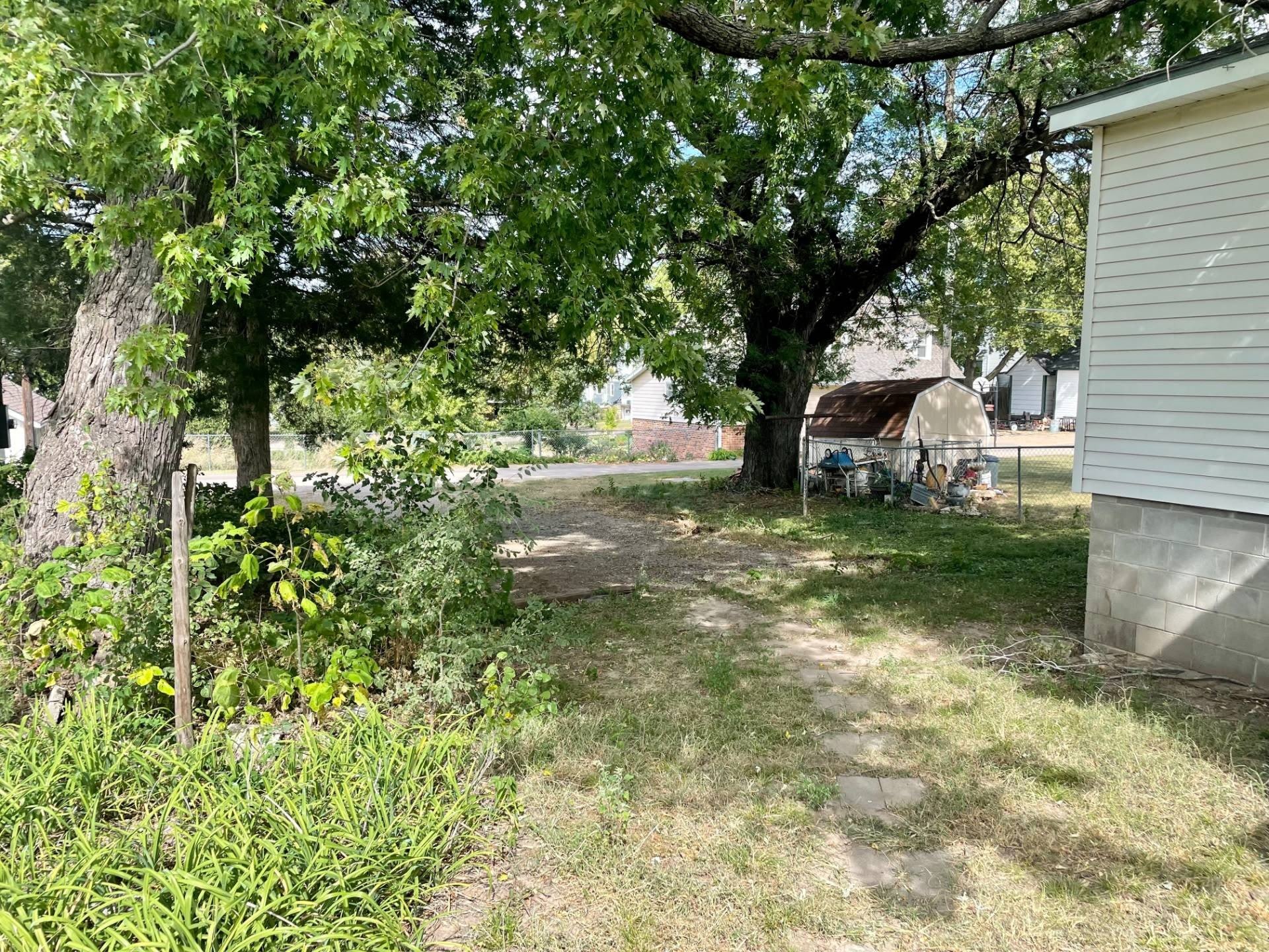 423 W 9th – photo 4