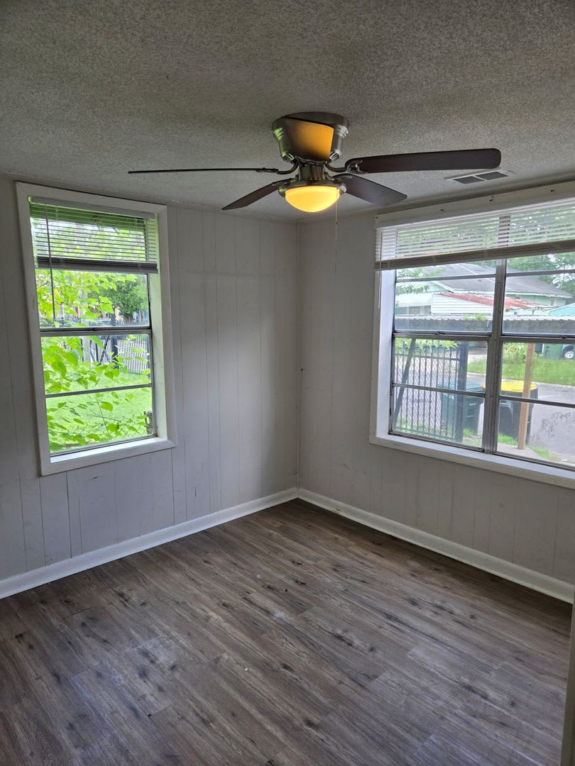 Charming 3 bed/1 bath home in West Savannah! – photo 4