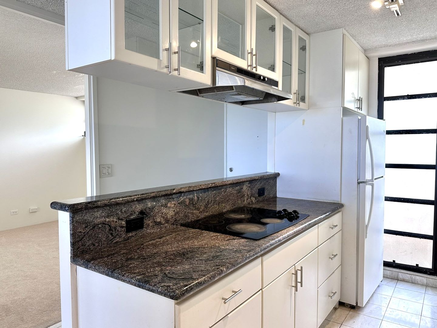 Kahala Towers 2BR/2BA/1PK – photo 4