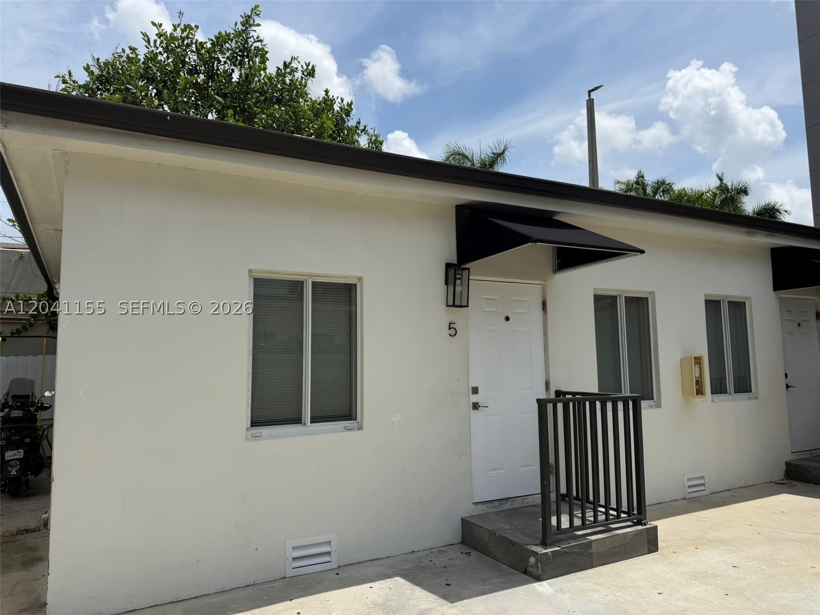 111 SW 11 Ave – photo 1