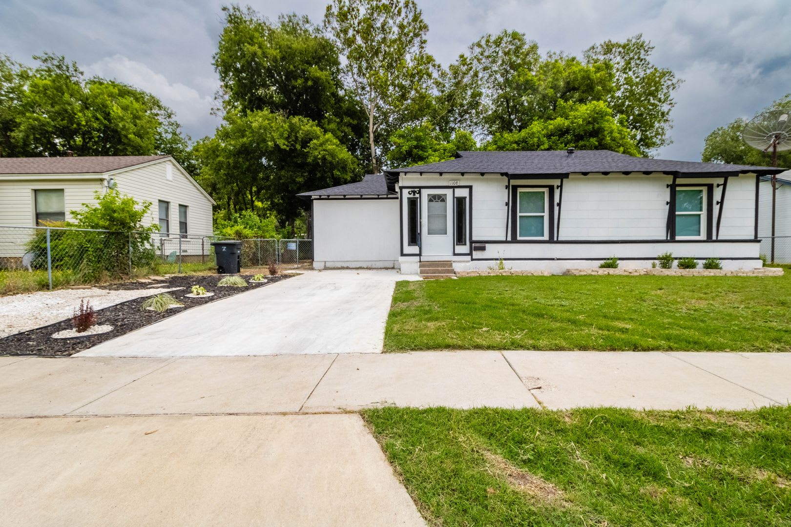 4 bedroom/2 bath House – photo 3