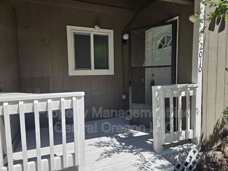 2010 NE Full Moon Dr – photo 2