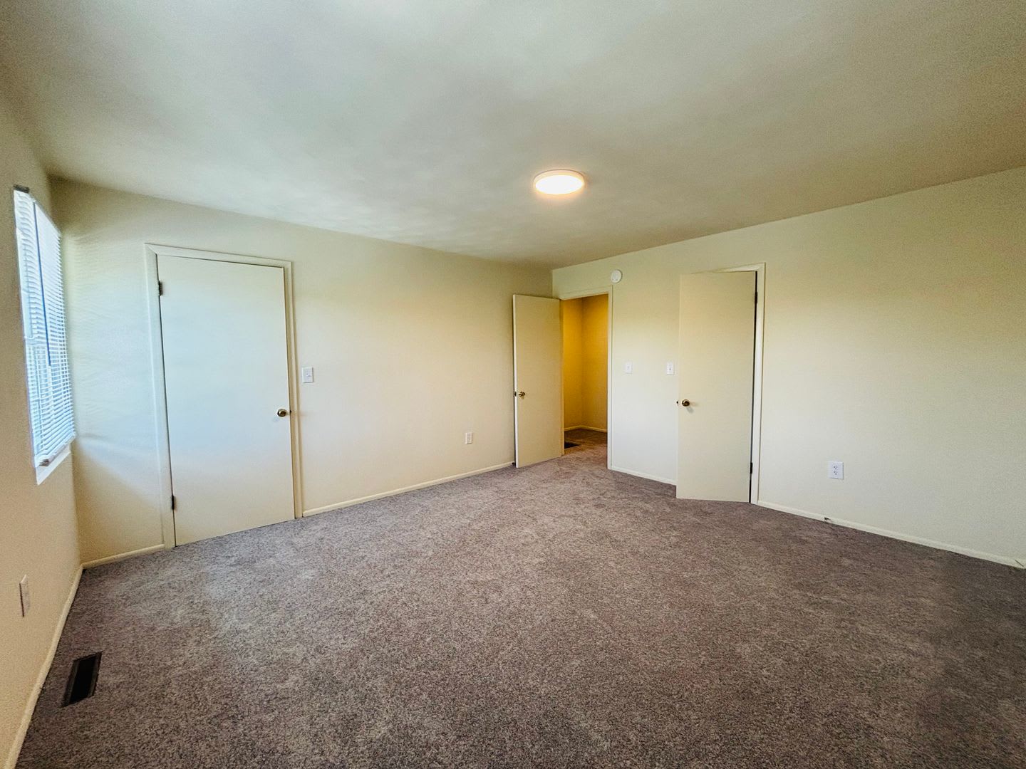 2 Bedroom, 1.5 Bath Townhouse – photo 5