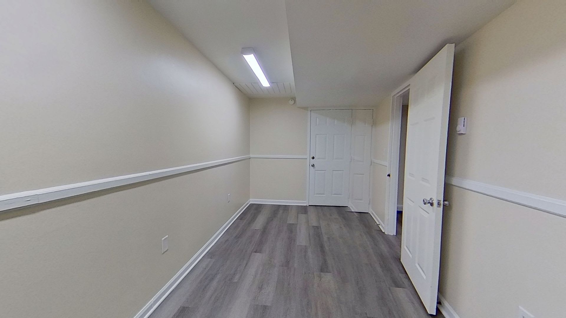 New Renovated One Bedroom Apartment – photo 5