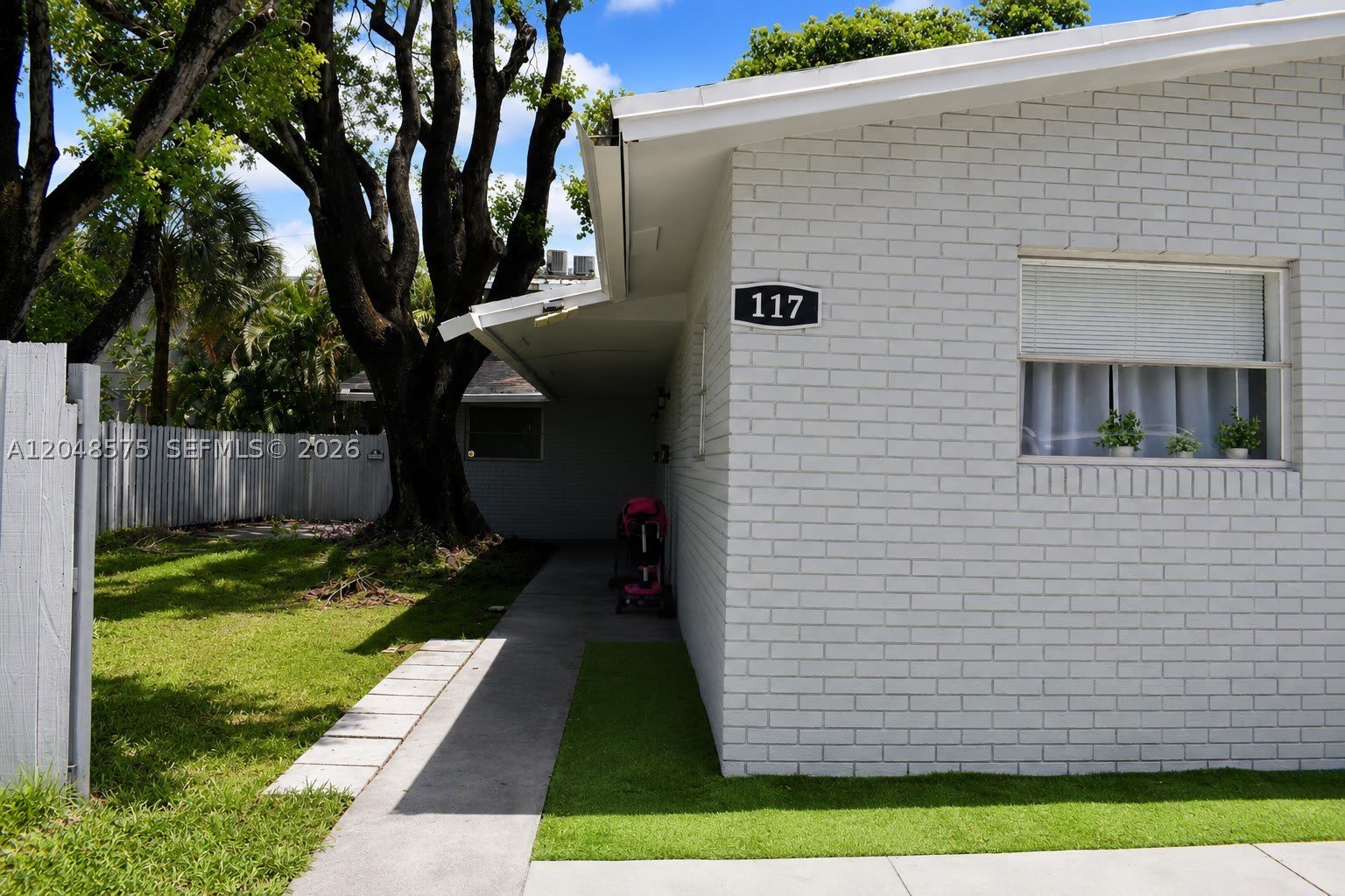 117 NE 30th Ct – photo 2
