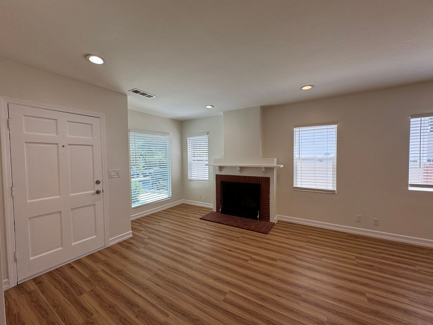 Spacious 4-Bedroom Home in Montrose with Large Private Deck & 2 Car Garage – photo 5