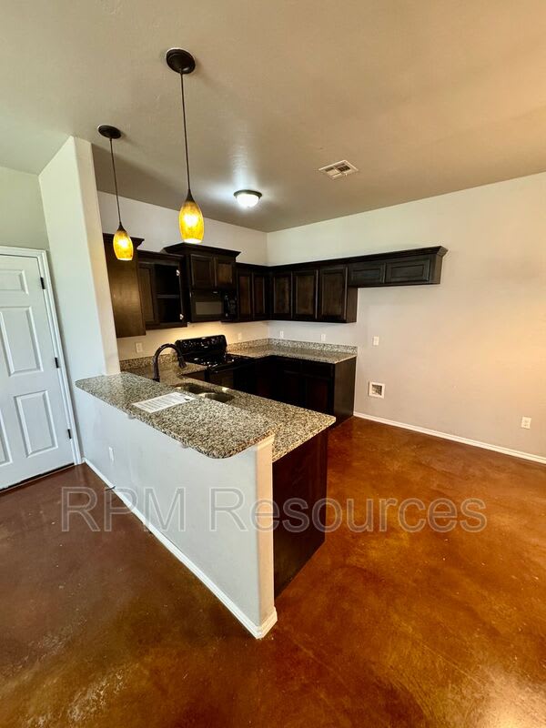 1818 Post Oak Rd – photo 5