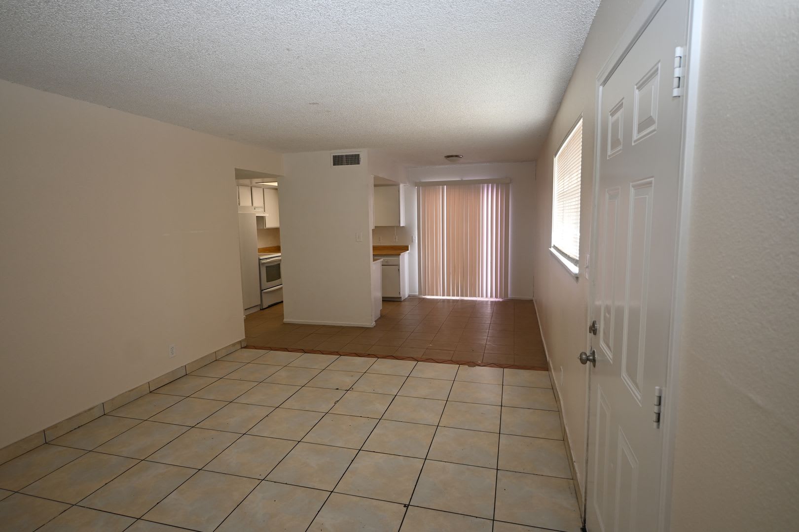 Downtown Las Vegas- Downstairs 2 Bedroom Apartment – photo 4