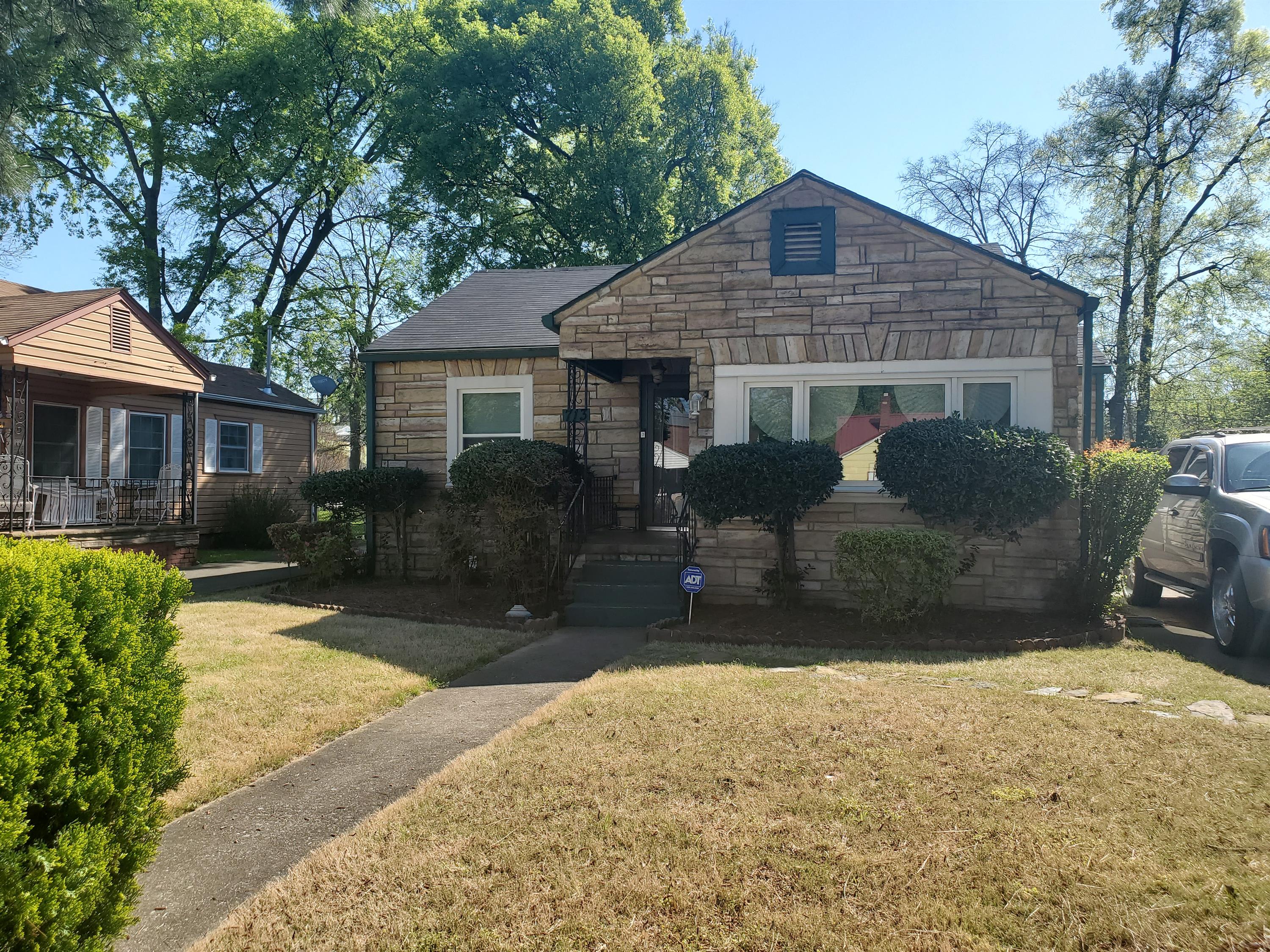 713 Center Place Southwest – photo 1