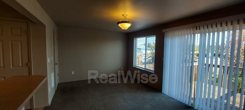 5719 NE 135th Ave – photo 2