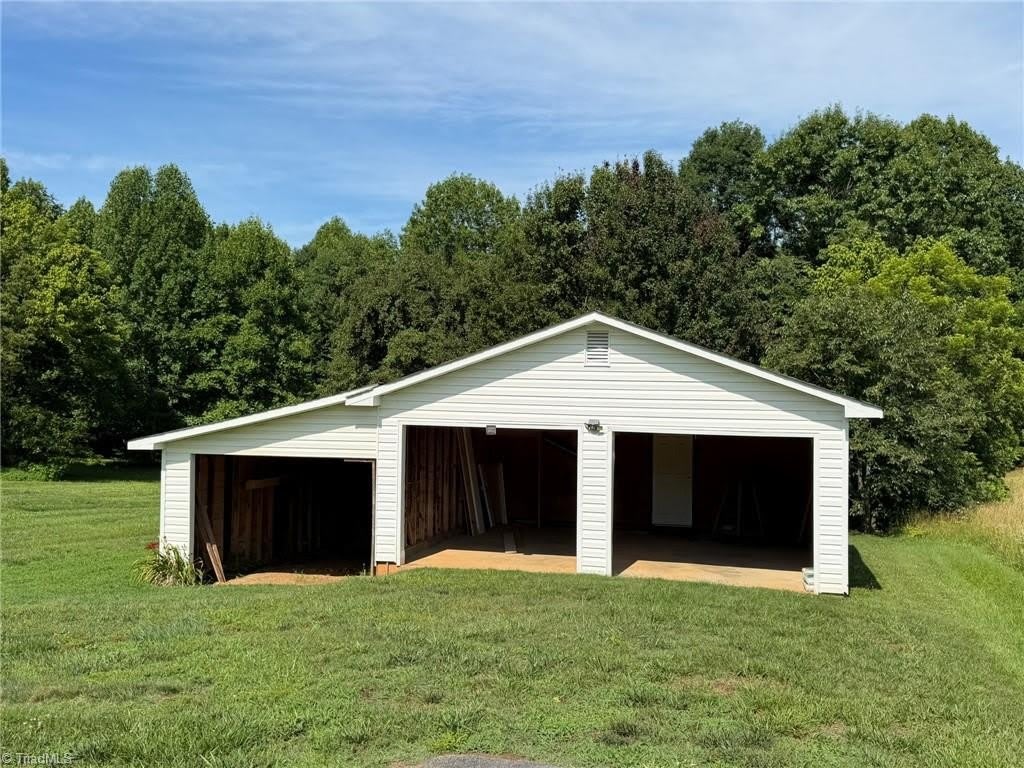 2421 Smithtown Road – photo 5
