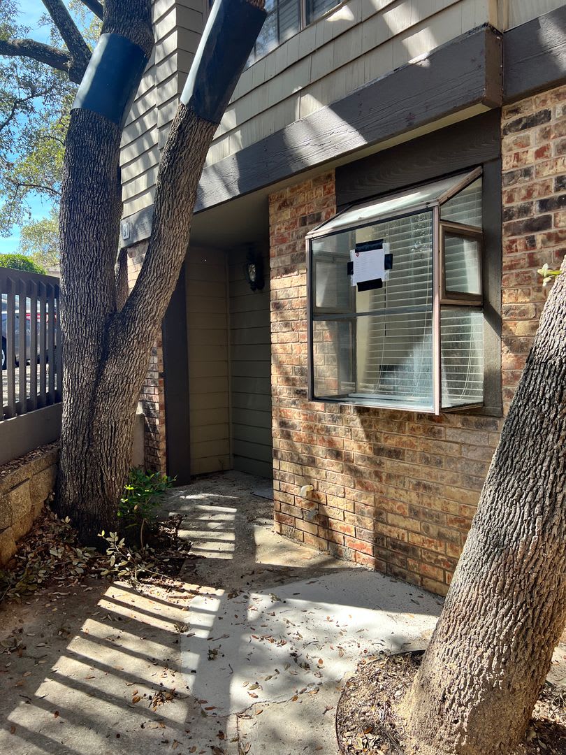 Edgecliff Downstairs 2/1.5 Unit – photo 3