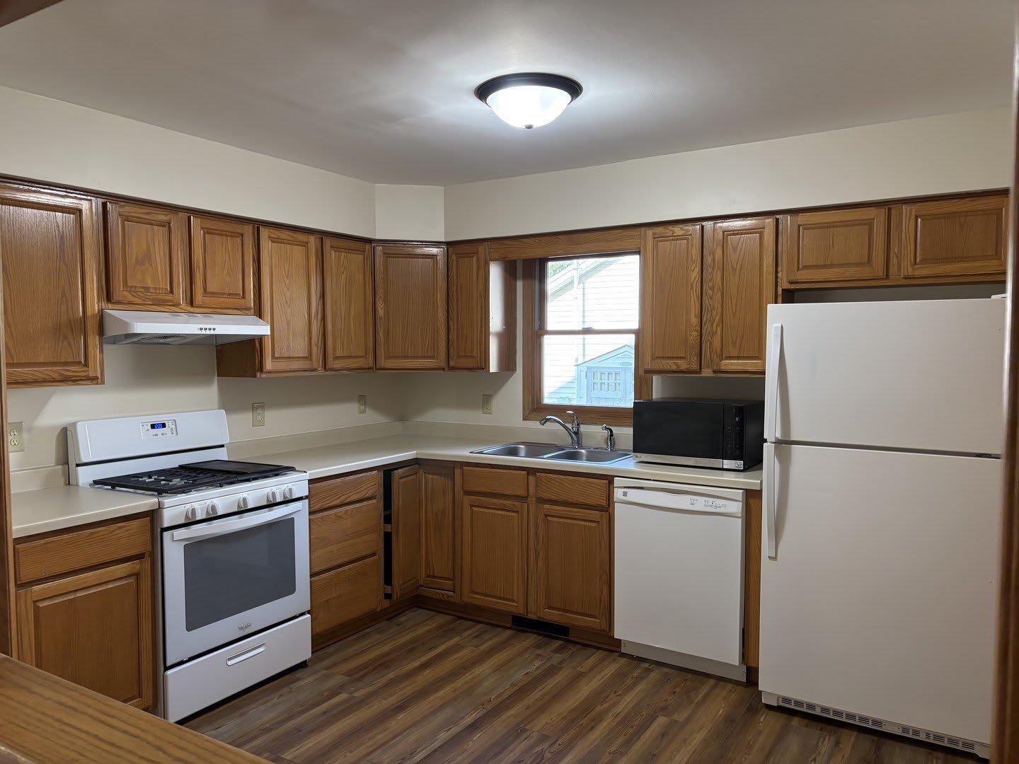 655 Hill Street – photo 2