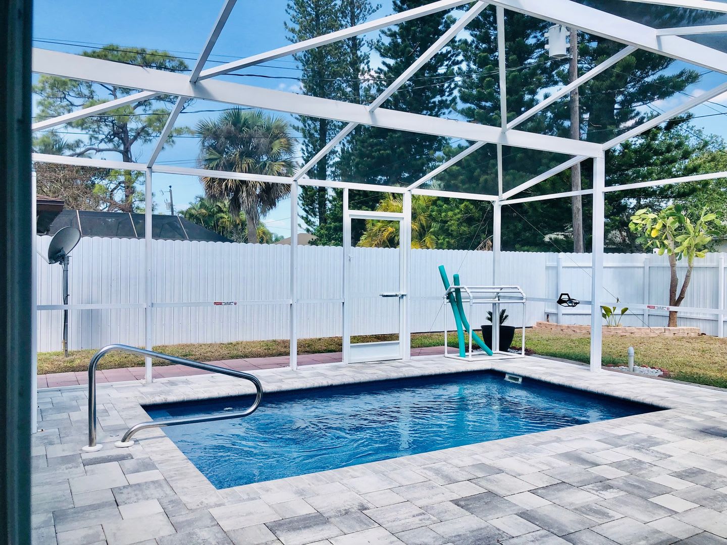 Experience this Short Term Furnished Off season Single Family 2/2 Pool home. – photo 2