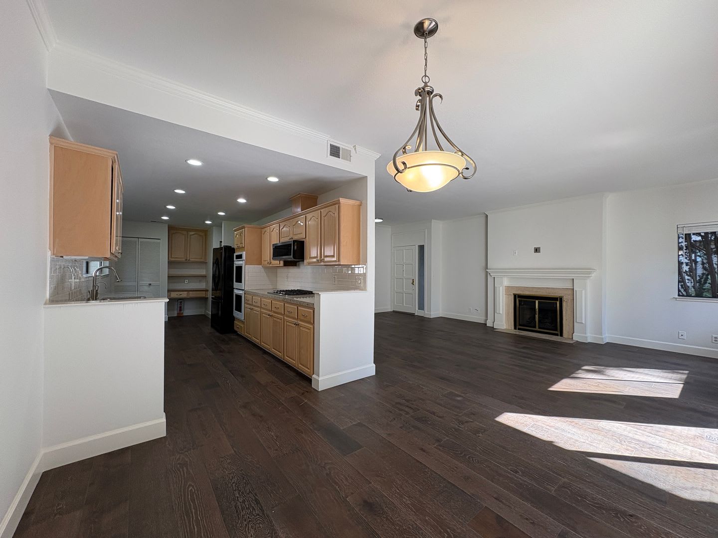 Updated 3 BR Condo at The Enclave in Redwood Oaks – photo 4