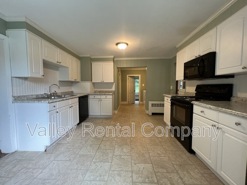 180 Amherst Road – photo 2