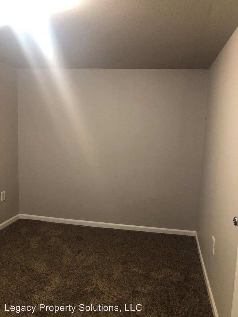 2535 E. 12th Street Downstairs – photo 2