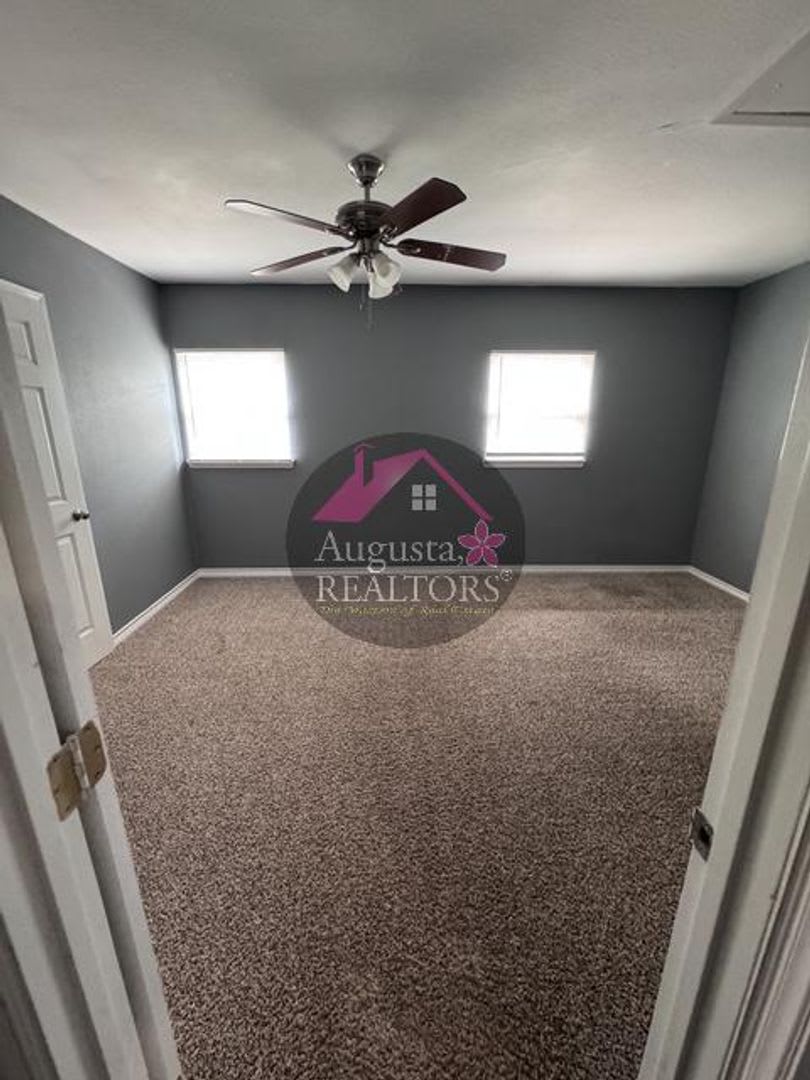 Large 4 Bedroom Home Close To Acu – photo 4