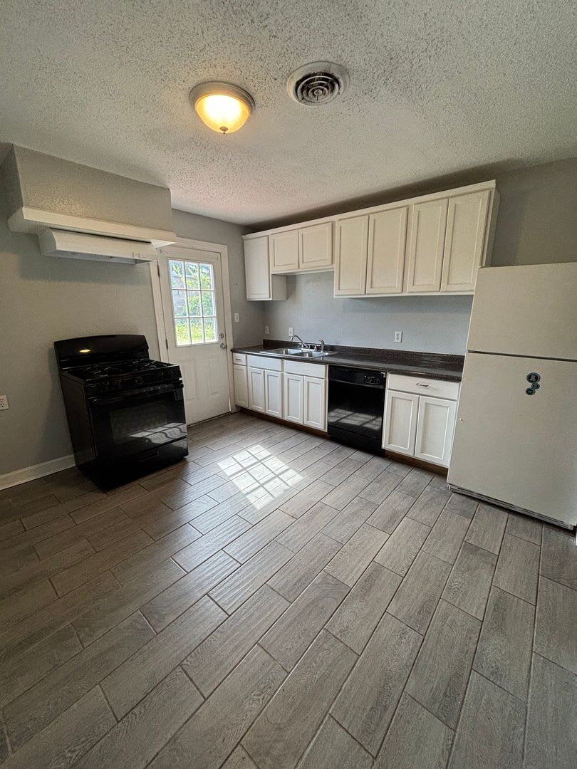 Gorgeous 3 Bedroom Home in Bossier – photo 3