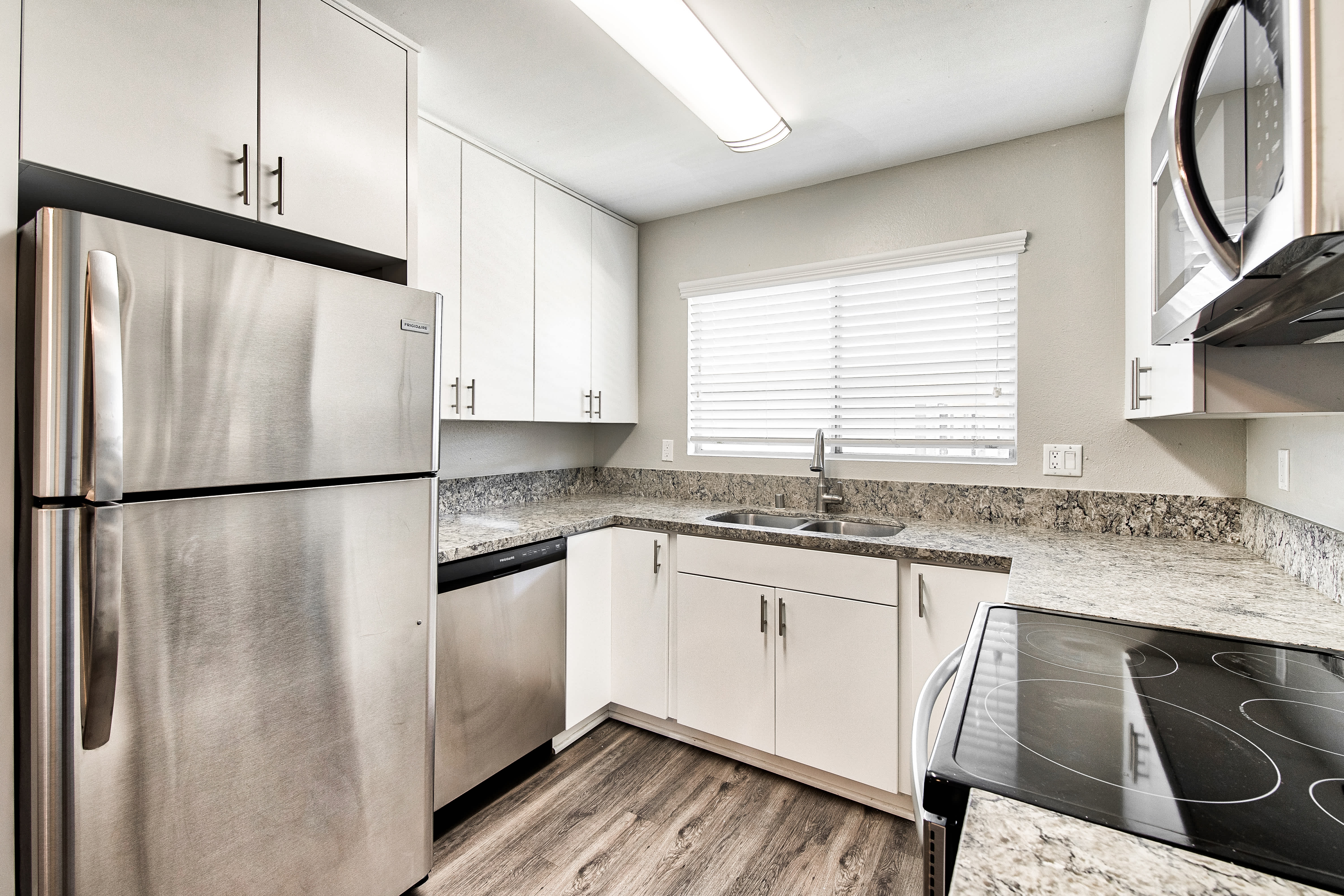Monterey Apartments – photo 3