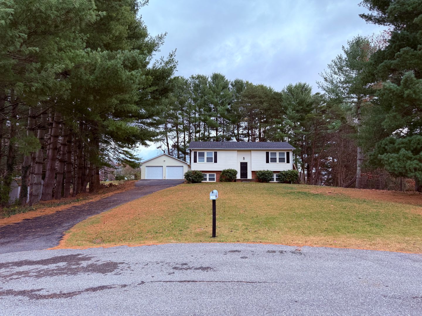 4 Bedroom, 2 Bathroom House – photo 3