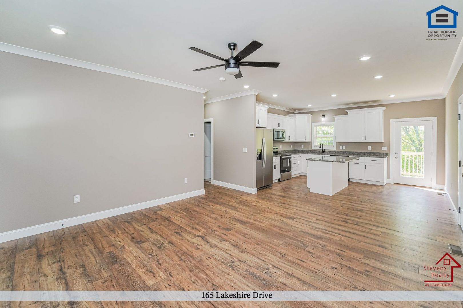 First Month's Rent FREE! Your Lakeside Oasis – photo 5