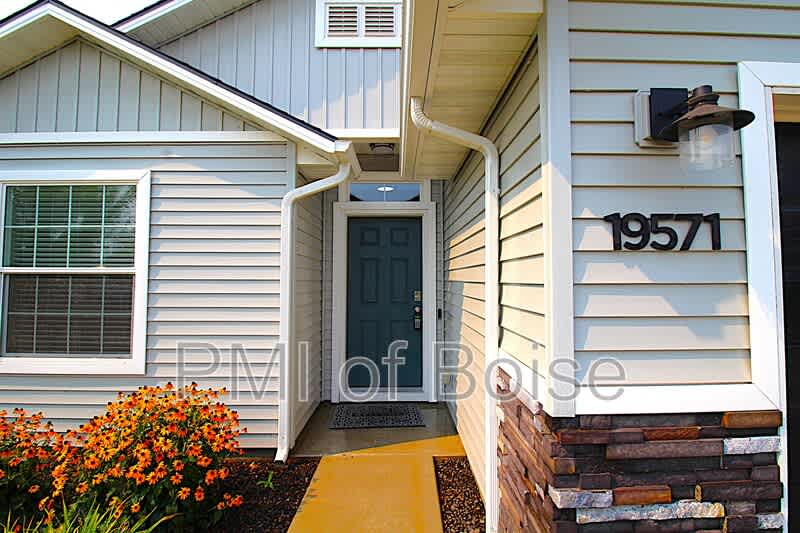 19571 Newhall Pl – photo 3