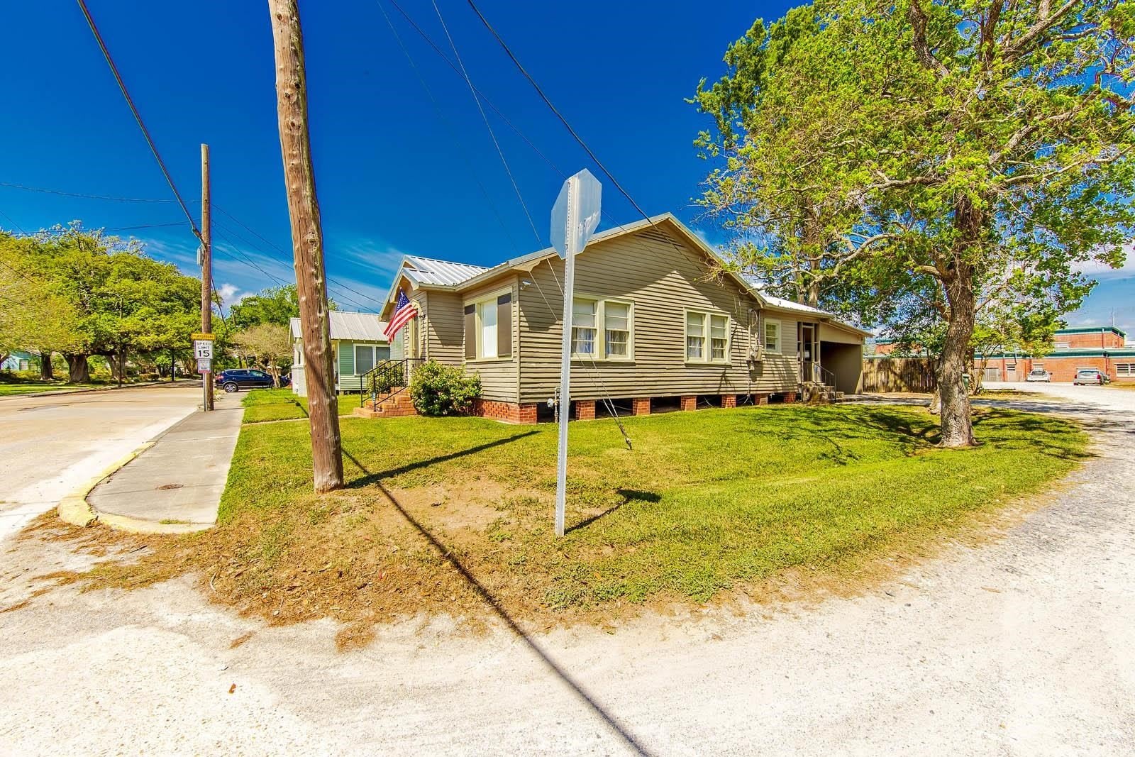 887 High St – photo 3