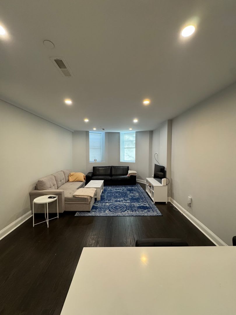 Gorgeous Ultra Modern Cleveland Circle Apt W Yt Video Tour Pictures Do It No Justice No Fee Central Heat Ac – photo 2