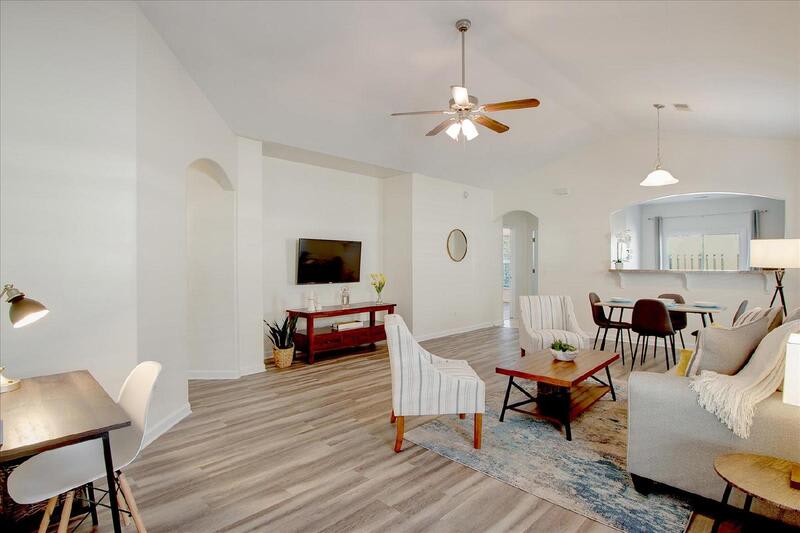 11 Summer Lake Way – photo 3