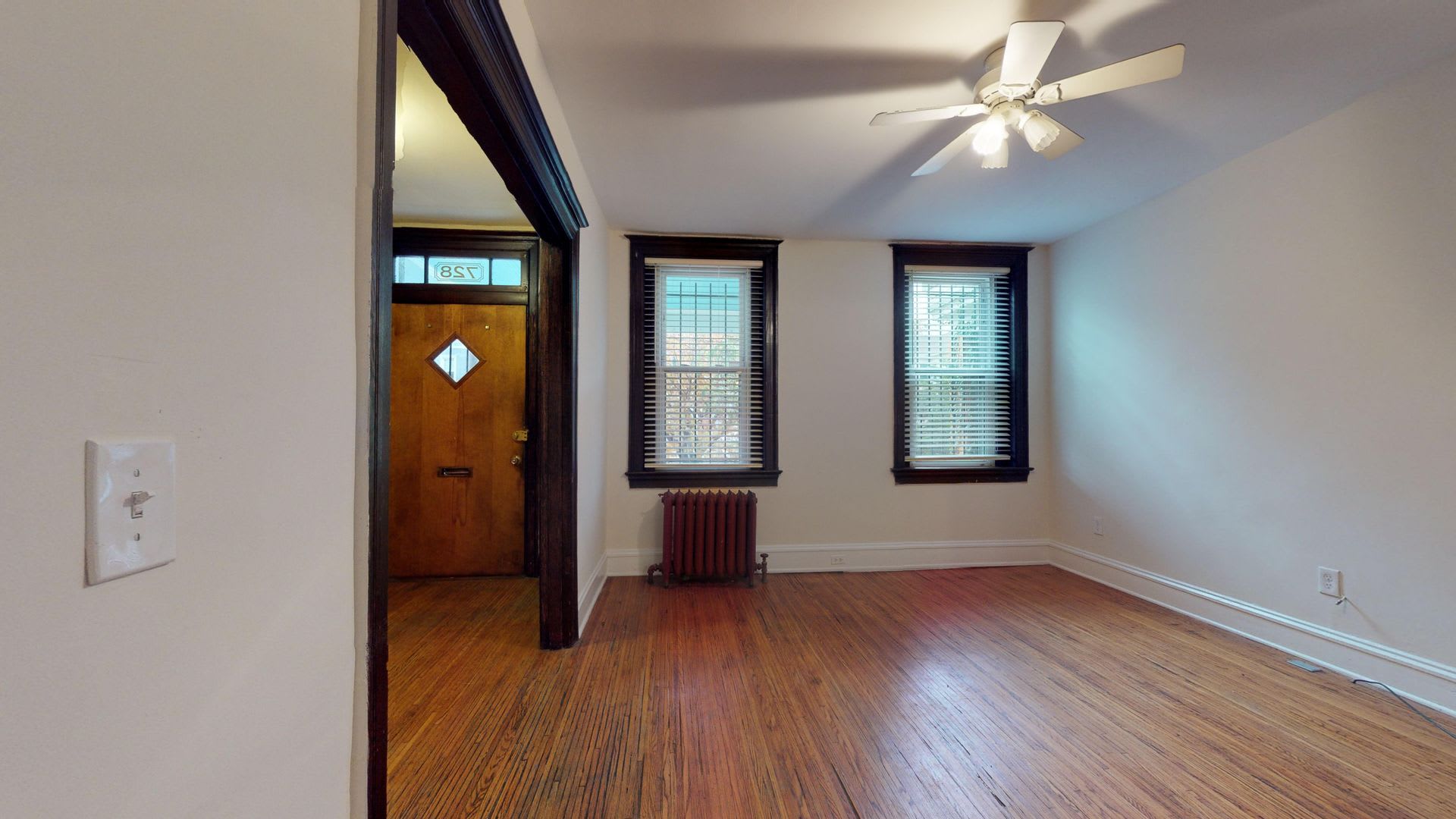 Large 4 Bedroom, 2 Bath House with Hardwood floors, walk in closets and more! – photo 2