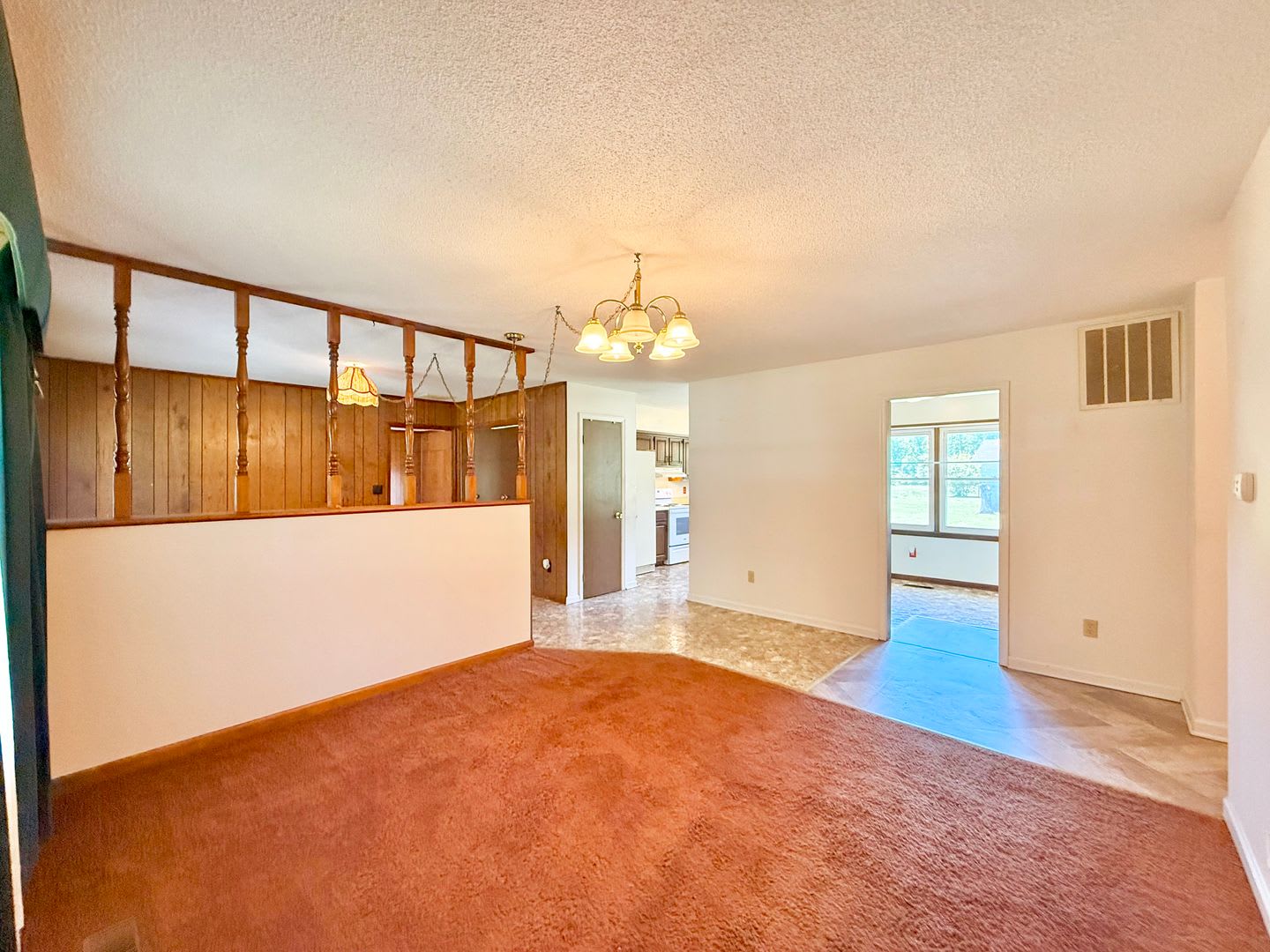Charming 3 Bedroom Home for Rent! – photo 2