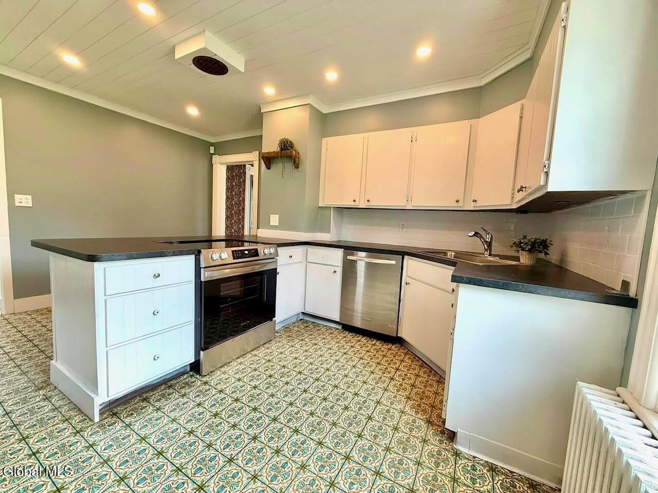 2145 New Scotland Road – photo 4